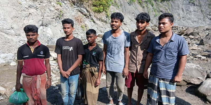 ড্রোন অভিযানে ৬ রোহিঙ্গা ভিকটিম উদ্ধার, অস্ত্রসহ মানবপাচারকারী আটক