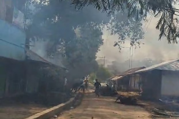 গুইমারায় ১৪৪ ধারার মধ্যেই সংঘর্ষ, বাজারে অগ্নিসংযোগ