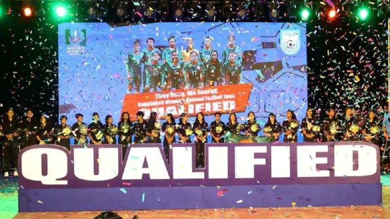 রাত সাড়ে ৩টায় হাতিরঝিলে নারী ফুটবলারদের জমকালো সংবর্ধনা