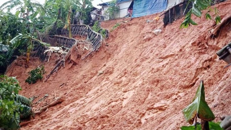 রোহিঙ্গাদের কারণে কক্সবাজারে পাহাড়ধসের ঝুঁকিতে দুই লক্ষাধিক মানুষ