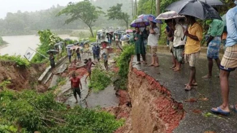 পাঁচ বিভাগে ভারী বৃষ্টির আশঙ্কা, পার্বত্য চট্টগ্রামে ভূমিধসের সতর্কতা