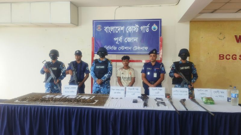 টেকনাফ পাহাড়ে যৌথ বাহিনীর অভিযান, গোলাগুলির পর অস্ত্র ও গুলি উদ্ধার