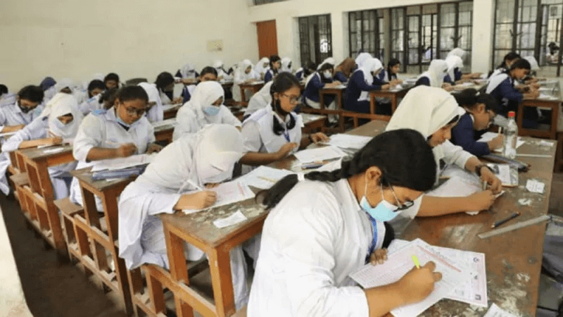 চট্টগ্রামে শুরু এইচএসসি পরীক্ষা, করোনার সতর্কতা থাকলেও মাস্কে গড়িমসি
