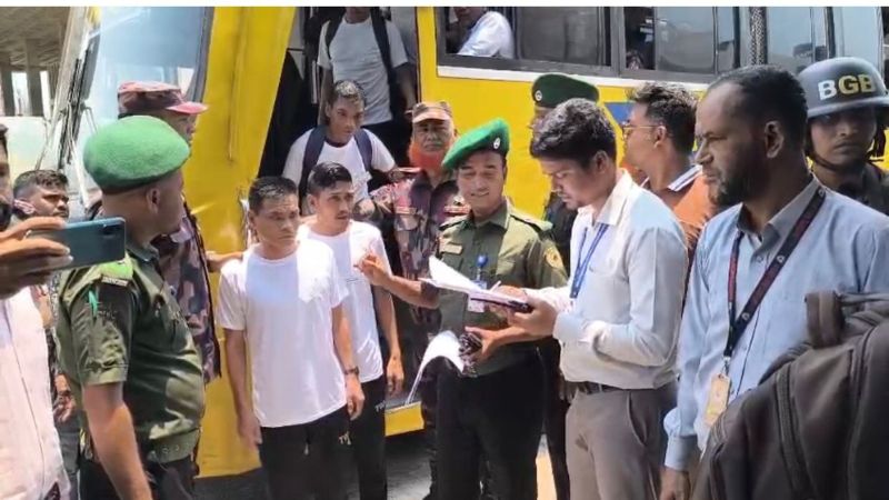 মিয়ানমারের সেনা ও বিজিপি সদস্যসহ ৪০ নাগরিককে ফেরত