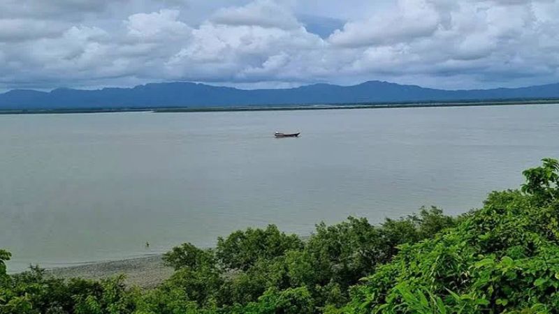নাফ নদীতে মাইন বিস্ফোরণ, মাছ ধরতে গিয়ে পা হারালেন যুবক