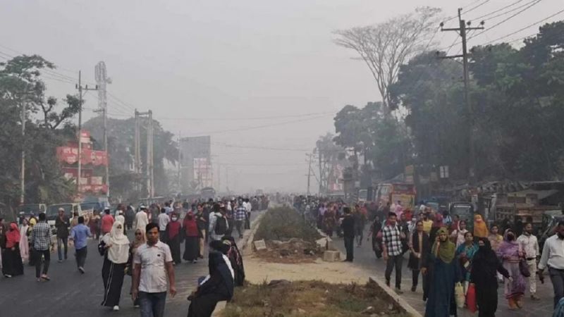 হাতির বিরুদ্ধে আন্দোলন করে চট্টগ্রামে সড়ক অবরোধ