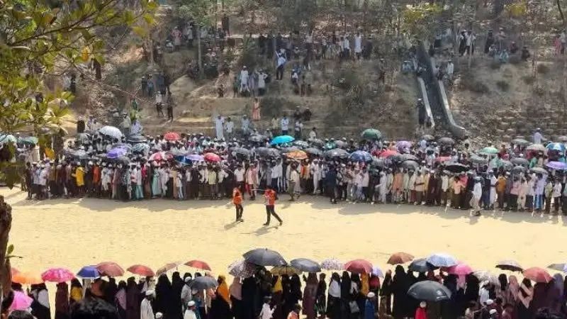 রোহিঙ্গা ক্যাম্পে মেগা ইফতারে লাখ রোহিঙ্গার জমায়েত