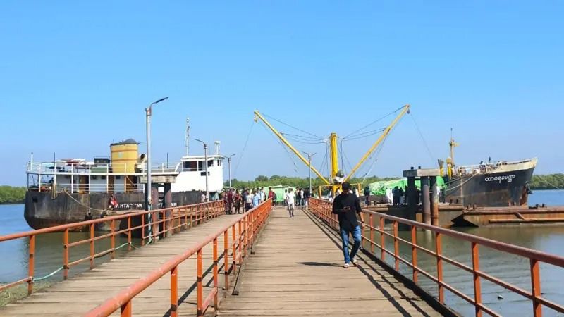 জিম্মি ৩ জাহাজ ছেড়ে দিয়েছে আরাকান আর্মি
