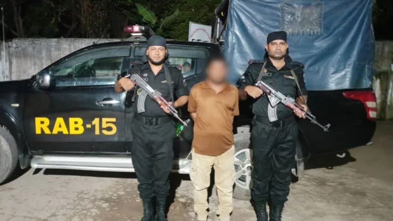 অস্ত্র বিক্রি করতে এসে কক্সবাজারে রোহিঙ্গা যুবক আটক
