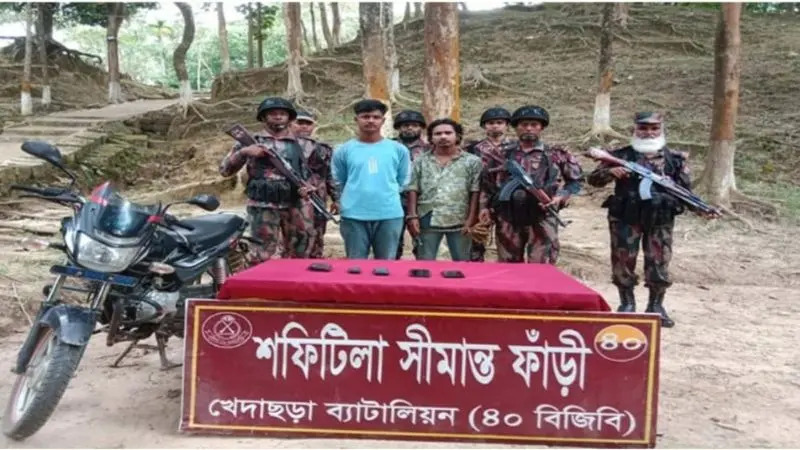 খাগড়াছড়িতে ভারতীয় নাগরিকসহ আটক ২