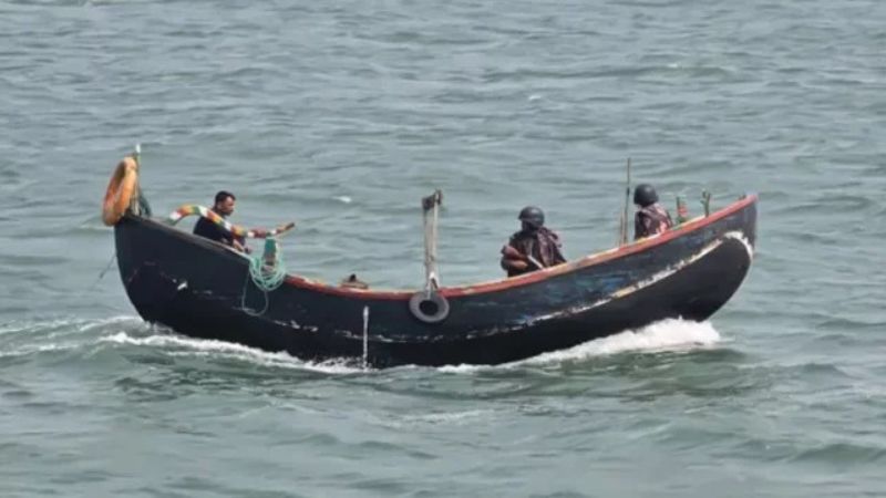 আরাকান আর্মির ছোড়া গুলিতে আহত বাংলাদেশি জেলের মৃত্যু