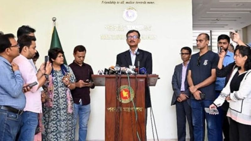 যারা রোহিঙ্গাদের নিতে উপদেশ দিতে আসে, তারা বরং নিয়ে যাক: পররাষ্ট্র উপদেষ্টা