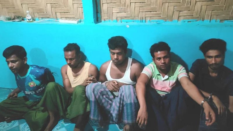 উখিয়া আশ্রয়শিবিরে অস্ত্রসহ পাঁচ রোহিঙ্গা সন্ত্রাসী গ্রেপ্তার