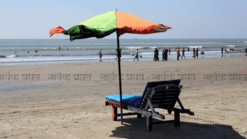 জনশূন্য কক্সবাজার, শুকনো খাবারে দিন পার করছে পর্যটক