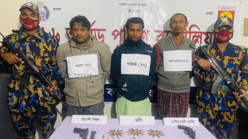 ক্যাম্পে অবাধে ঢুকছে অস্ত্র, দুই মাসে আট খুন
