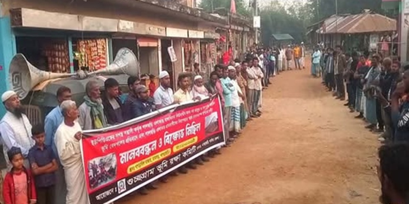 রামগড়ে ইউপিডিএফ সন্ত্রাসী কর্তৃক বসতঘর ভাঙচুর, সেনা ক্যাম্প চায় স্থানীয়রা