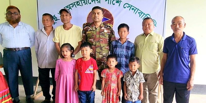 বান্দরবানের দুর্গম এলাকার ৬ এতিম শিশুর শিক্ষার দায়িত্ব নিল সেনাবাহিনী