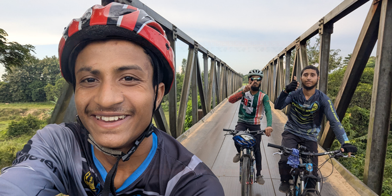 ২৪ ঘণ্টার টার্গেট, জয় ১৭ ঘণ্টায়! তিন সাইক্লিস্টের অবিশ্বাস্য পার্বত্য অভিযান
