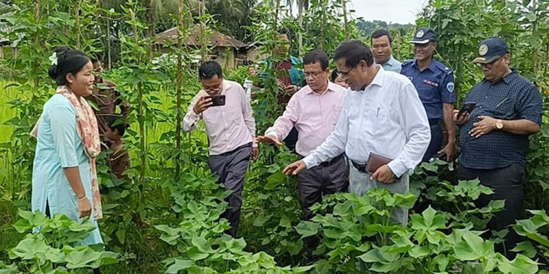 নানিয়ারচরে উন্নয়ন প্রকল্প পরিদর্শনে পার্বত্য সচিব