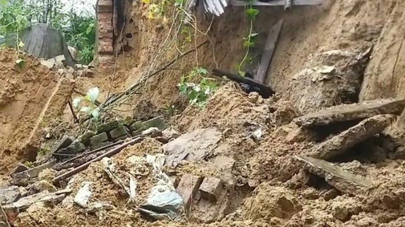 নাইক্ষ্যংছড়িতে পাহাড় ধসে কৃষকের মৃত্যু