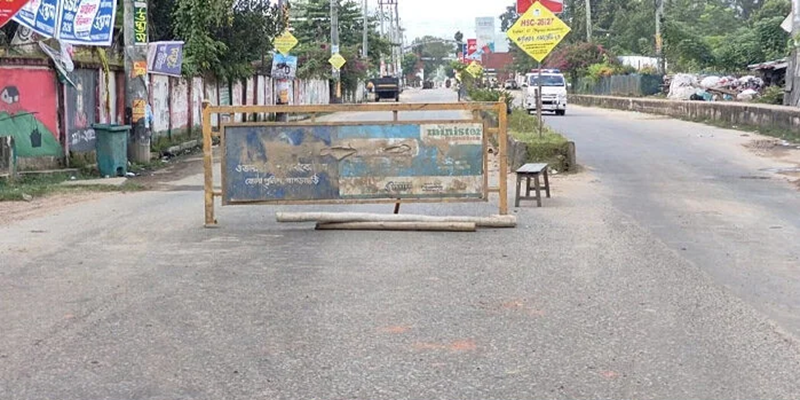 ১৪৪ ধারার মধ্যেই অবরোধ অব্যাহত, থমথমে খাগড়াছড়ি