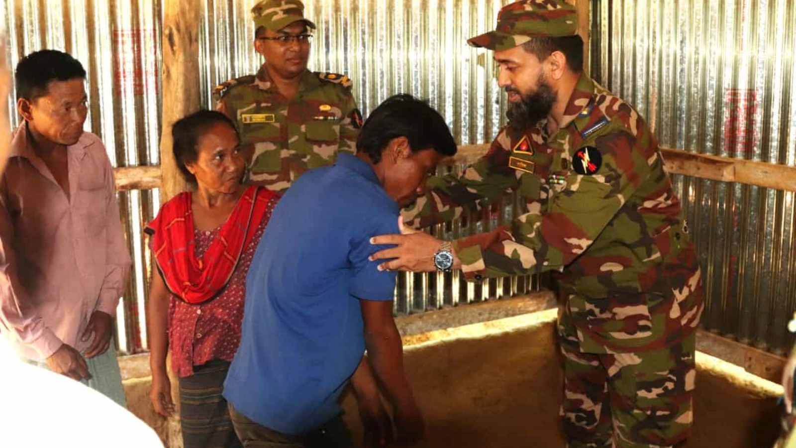 অসহায় ফুলেশ্বর চাকমার স্বপ্নপূরণ করলো সেনাবাহিনী