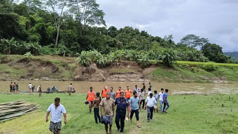 বান্দরবানে শ্রমিকের ঝুলন্ত মরদেহ উদ্ধার, নিখোঁজ ইজিবাইক চালক