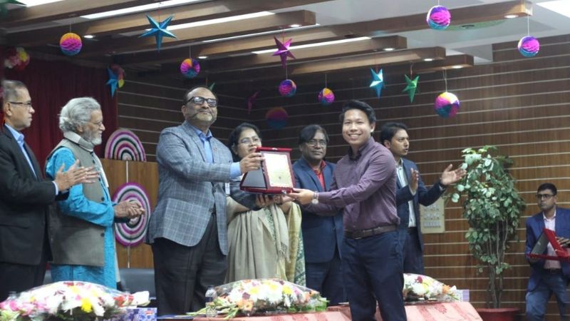 ঢাকা বিশ্ববিদ্যালয়ের অনার্সে সর্বোচ্চ জিপিএ পেয়ে মেরিট অ্যাওয়ার্ড পেলেন জয় চাকমা