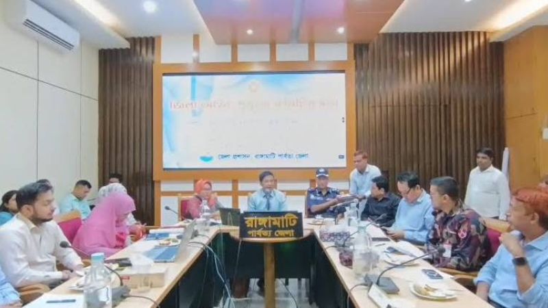 কাপ্তাই হ্রদের মাছ স্থানীয়রা খেতে পারে এমন ব্যবস্থা করুন: জেলা প্রশাসক