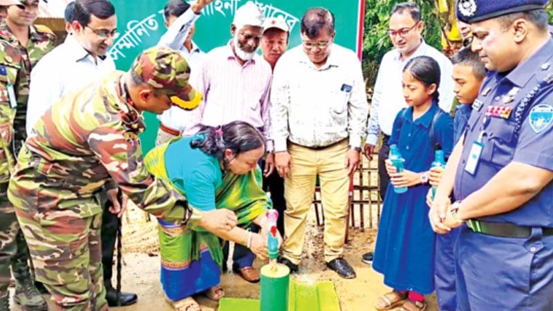 দুর্গম পাহাড়ের মানুষের জন্য সেনাপ্রধানের সুপেয় পানির উপহার
