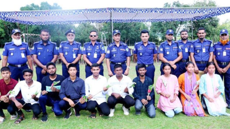 রাঙামাটিতে মেধা ও যোগ্যতায় পুলিশে চাকরি পেলেন ৮ জন