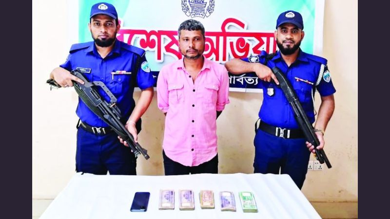 বান্দরবানে ব্যবসায়ীর টাকা ছিনতাই: পরিসংখ্যান দপ্তরের গাড়িচালক গ্রেপ্তার