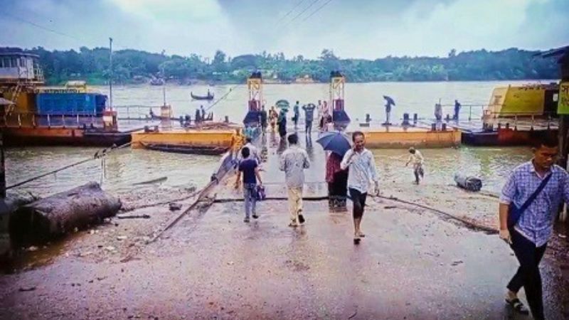 কর্ণফুলিতে তীব্র স্রোত, চন্দ্রঘোনা-রাইখালী রুটে ফেরি চলাচল বন্ধ