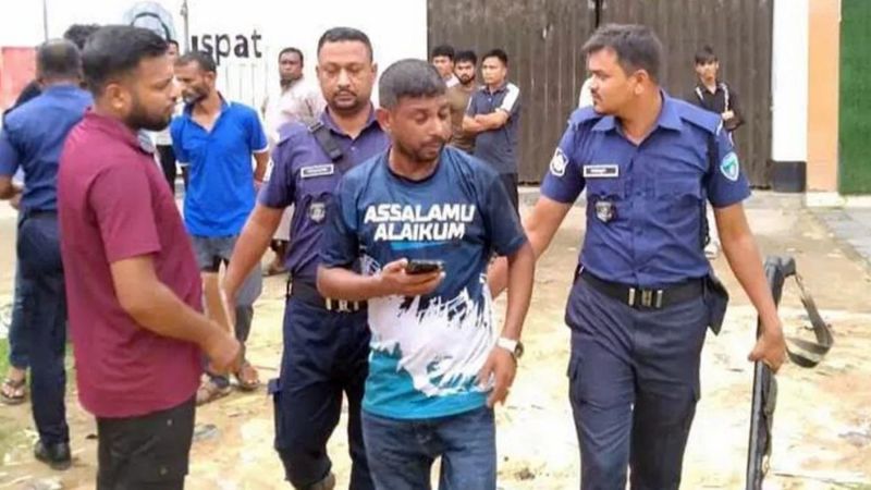 চাঁদাবাজির অভিযোগে যুবদল নেতাকে পুলিশে দিলো ছাত্রদল নেতা