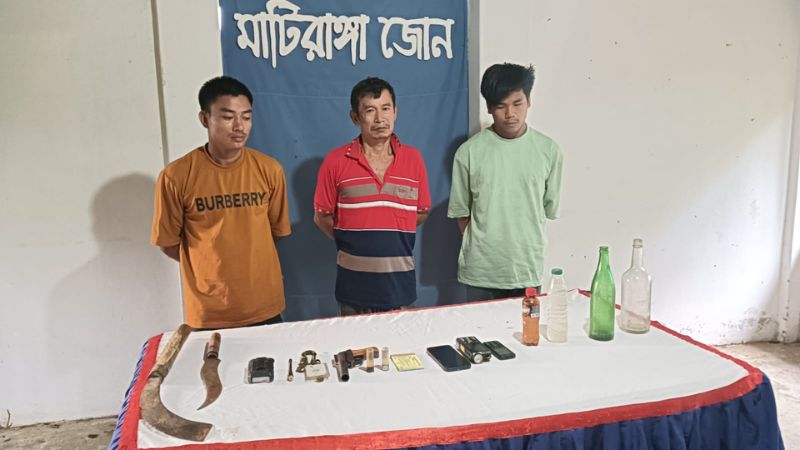 মাটিরাঙ্গায় অস্ত্রসহ ইউপিডিএফের ৩ চাঁদাবাজ আটক