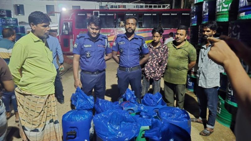 কাপ্তাই হ্রদের মাছ পাচারের সময় যাত্রীবাহী বাস জব্দ