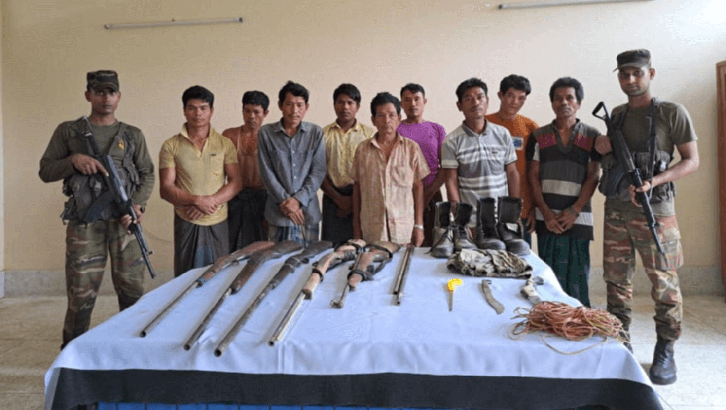 জেএসএসের সশস্ত্র শাখার ৯ সন্ত্রাসী আটক, অস্ত্র- গুলিসহ চাঁদা সংগ্রহের সরঞ্জাম উদ্ধার