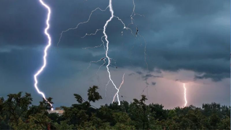 বজ্রপাতের সতর্কতা: যেসব জেলায় রয়েছে সম্ভাবনা