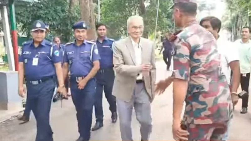 পাহাড়ের পরিস্থিতির প্রশ্নে ‘চুপ’ সন্তু লারমা, ভারতে লম্বা সফরে রহস্য