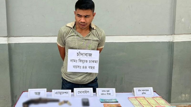 সাজেকে যৌথবাহিনীর অভিযানে অস্ত্র ও চাঁদার রশিদসহ সন্ত্রাসী আটক