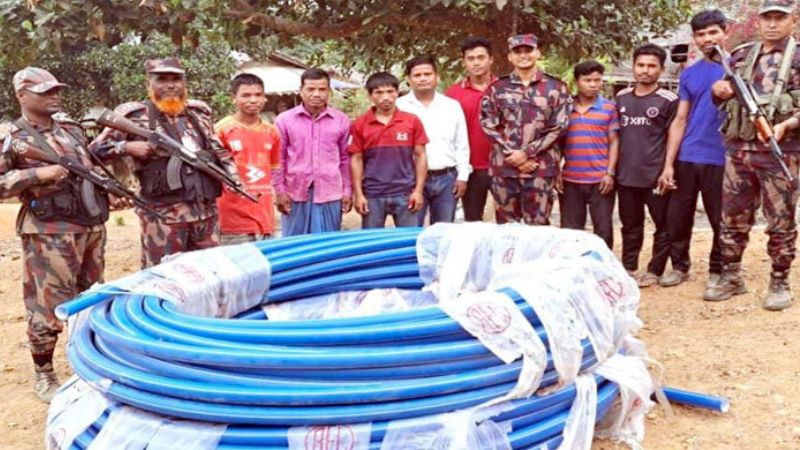 দুর্গম পাহাড়ে সুপেয় পানির ব্যবস্থা, ১ হাজার ফুট পাইপ দিল বিজিবি