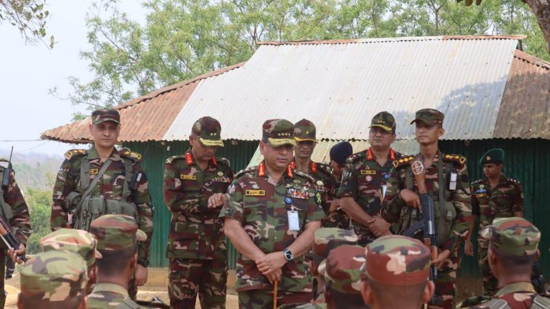 পার্বত্য চট্টগ্রামে সেনাবাহিনী প্রধানের সেনা ক্যাম্প পরিদর্শন