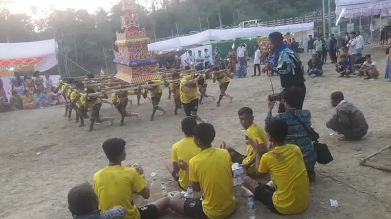 সইং: মরদেহ ঘিরে করা হয় যে শোকনৃত্য