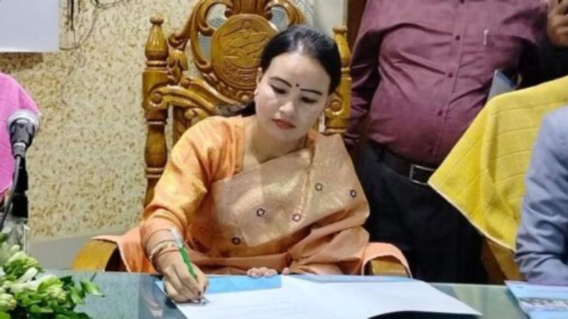 অনিয়ম-দুর্নীতি নিয়ে সমালোচনা, সভা ছেড়ে চলে গেলেন জিরুনা