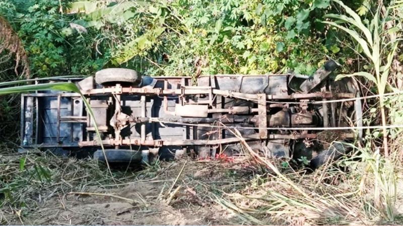 সাজেকে চাঁদের গাড়ি উল্টে ৯০ ফুট গভীর খাদে, আহত অন্তত ১২