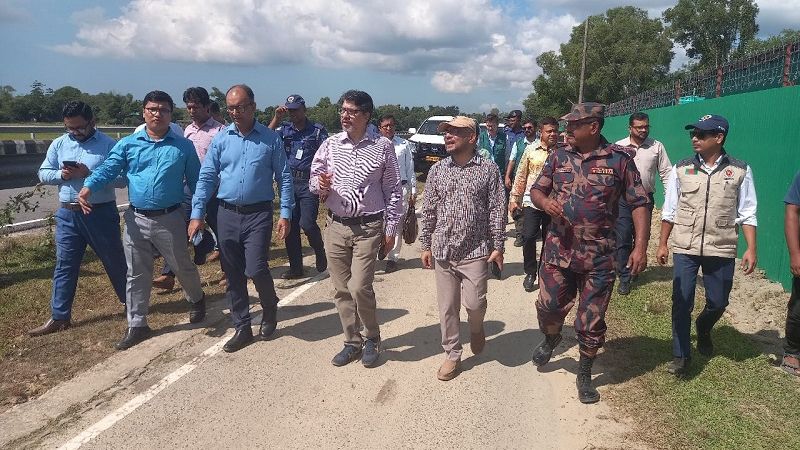 রোহিঙ্গা ক্যাম্পে ট্রানজিট সেন্টার পরিদর্শনে পররাষ্ট্র সচিব