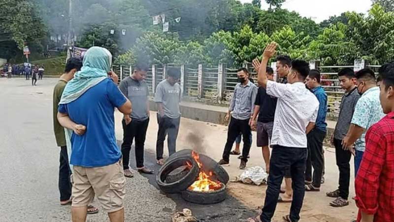 সাজেক যাওয়ার পথে ইউপিডিএফের অবরোধ, দুর্ভোগে পর্যটকেরা