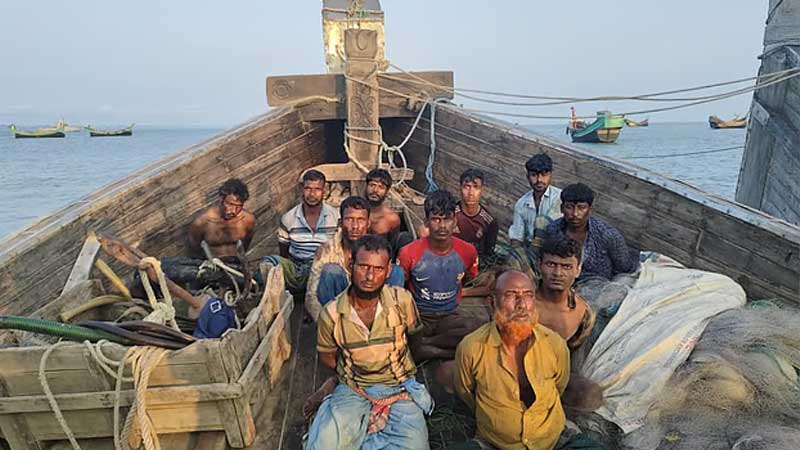 মাছ ধরার নৌযানে মিয়ানমারে সিমেন্ট পাচার, গ্রেপ্তার ৩৩