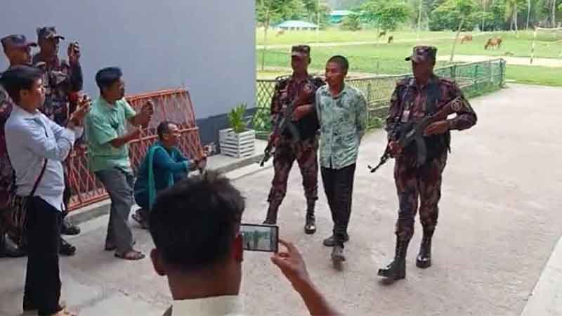 বান্দরবানে অপহৃত ঠিকাদার উদ্ধার, মুক্তিপণের টাকাসহ অপহরণকারী আটক