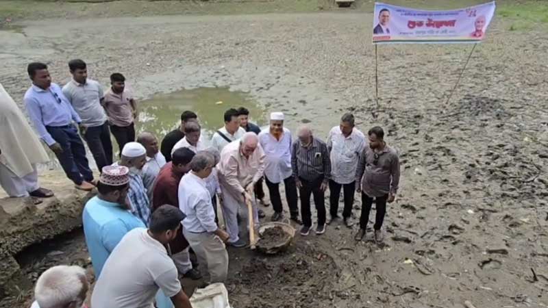 বান্দরবানের ম্রো কমপ্লেক্সে পুকুর পুনর্খনন ও মাঠ সংস্কার কাজের উদ্বোধন